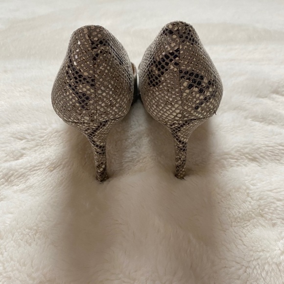 Jessica Simpson snakeskin pointed toe pumps - Picture 3 of 7